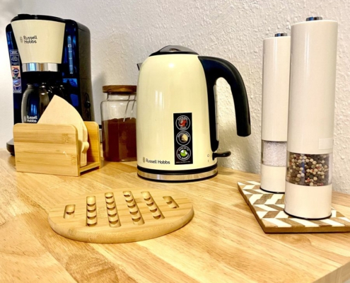 ferienwohnung-cottbus-beige-wohnzimmer-abstelltisch-3