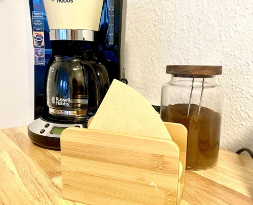 ferienwohnung-cottbus-beige-wohnzimmer-abstelltisch-4