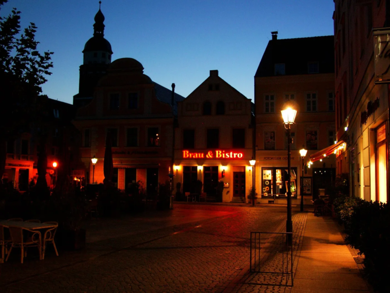 Restaurants und Bars am Altmarkt in Cottbus am Abend